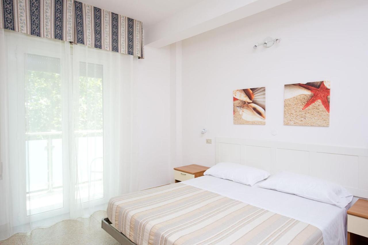 Hotel Helios Riccione Eksteriør bilde